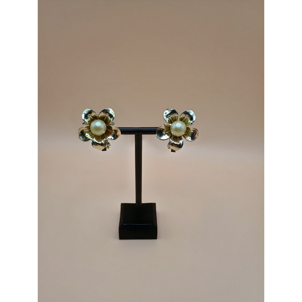 Vintage Gold Tone Flower Faux Pearl Clip On Earrings Floral Statement Jewelry